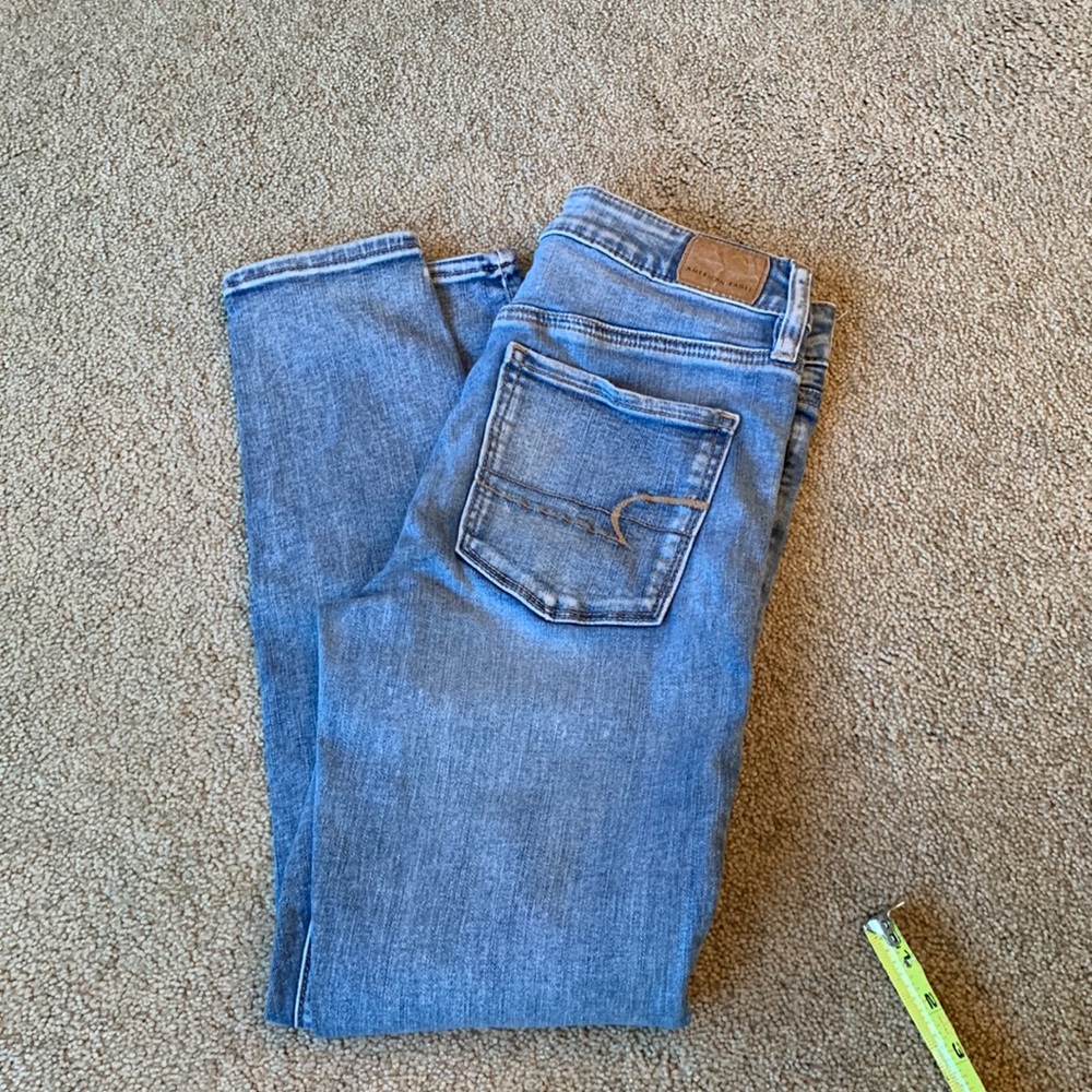 American Eagle a high-rise short jeggings.